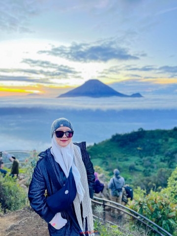 RATU LINA HADIANA, S.Pd